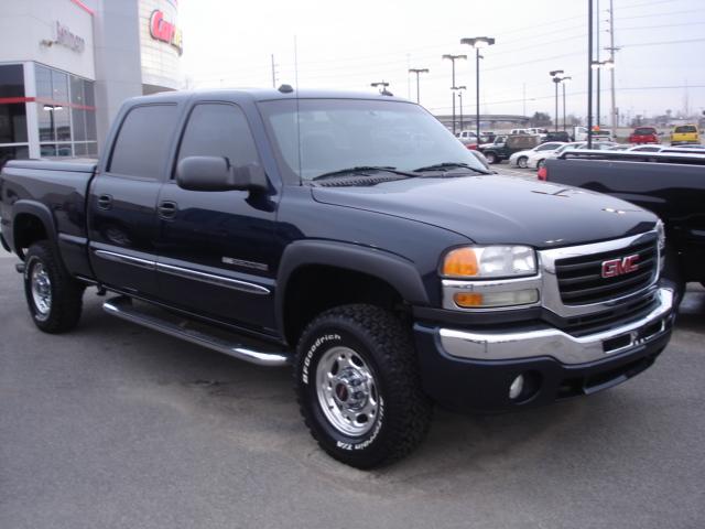 GMC Sierra 2005 photo 2