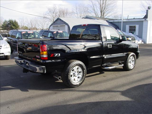 GMC Sierra 2005 photo 1