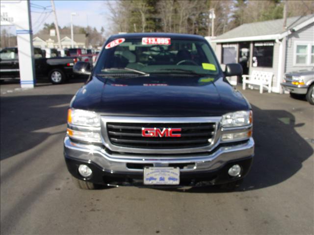 GMC Sierra 2005 photo 2