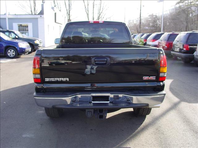 GMC Sierra 2005 photo 3