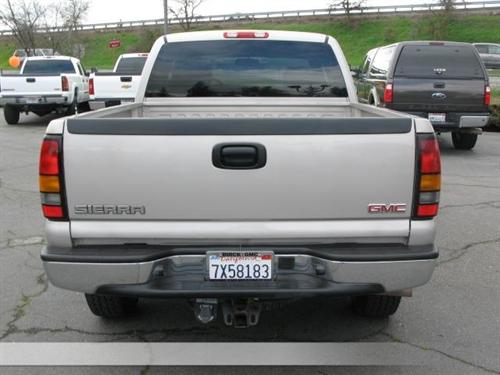 GMC Sierra 2005 photo 2