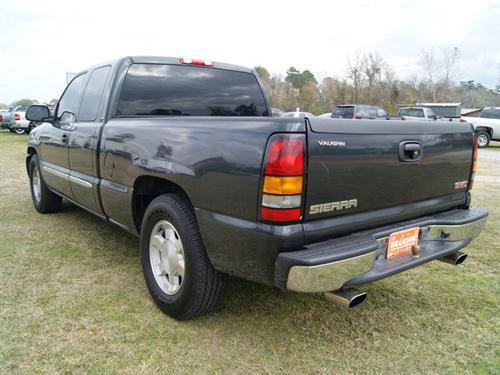 GMC Sierra 2005 photo 2