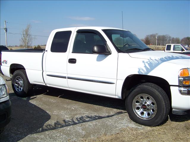GMC Sierra 2005 photo 2