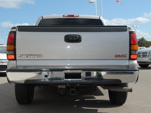 GMC Sierra 2005 photo 2