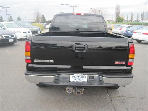 GMC Sierra 2005 photo 2