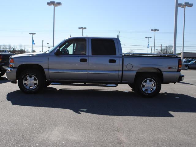 GMC Sierra 2005 photo 2