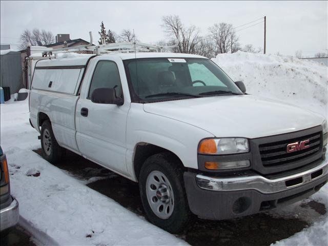 GMC Sierra 2005 photo 2