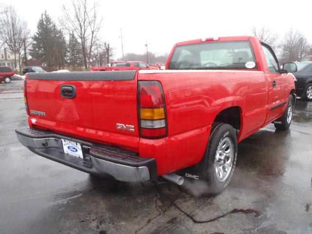GMC Sierra 2005 photo 2