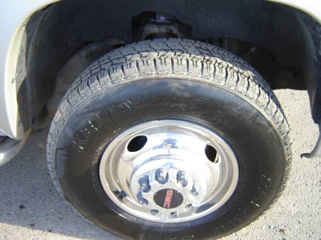 GMC Sierra 2005 photo 2