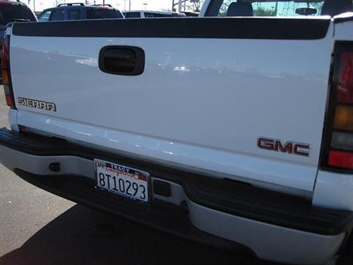 GMC Sierra 2005 photo 2
