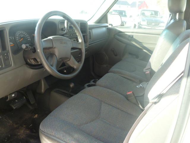 GMC Sierra 2005 photo 2
