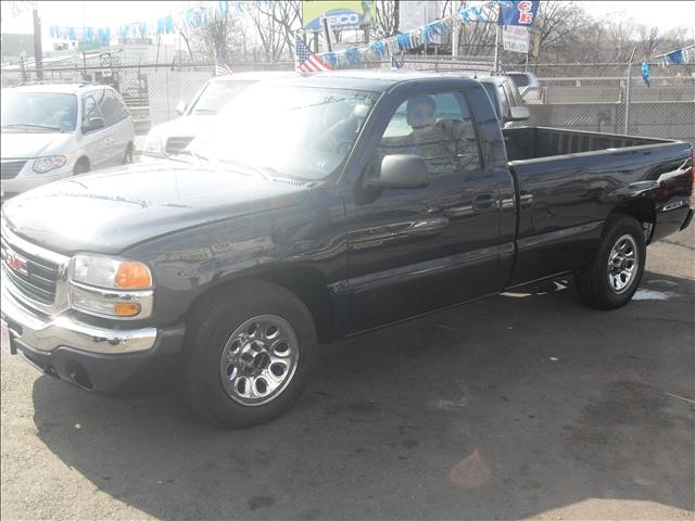 GMC Sierra 2005 photo 2