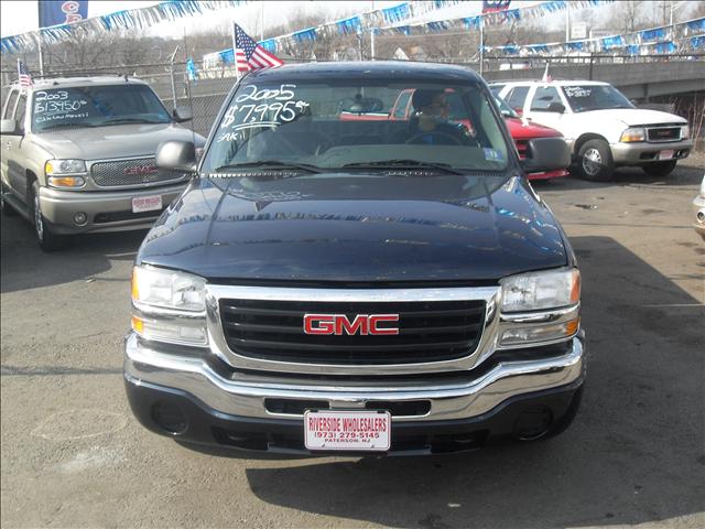 GMC Sierra 2005 photo 1