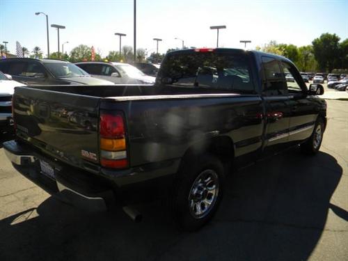 GMC Sierra 2005 photo 2
