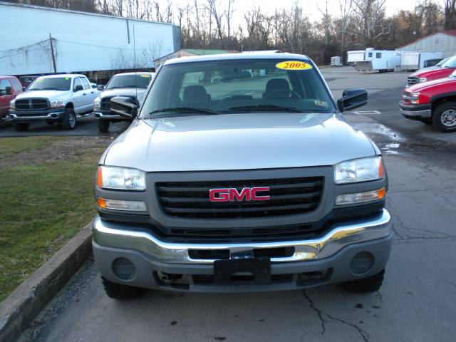 GMC Sierra 2005 photo 2