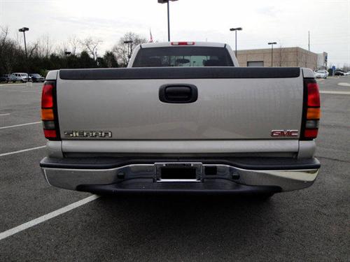 GMC Sierra 2005 photo 2