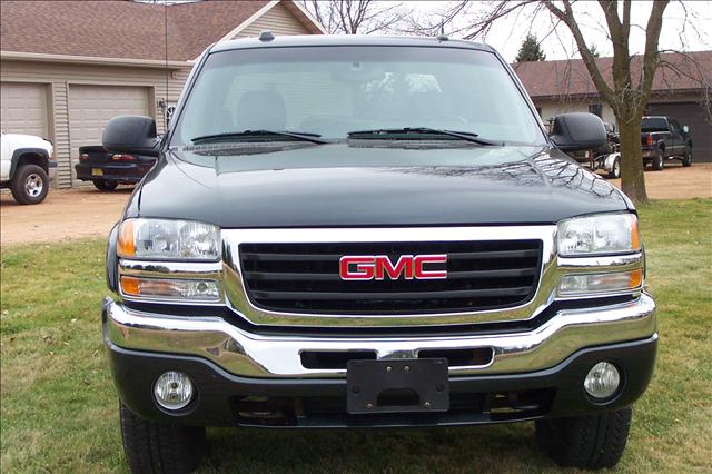GMC Sierra 2005 photo 2