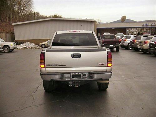 GMC Sierra 2005 photo 2