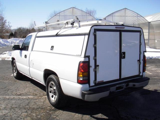 GMC Sierra 2005 photo 2