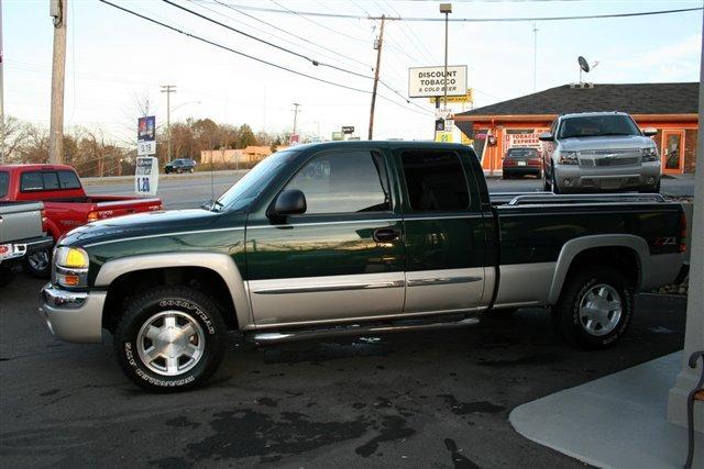 GMC Sierra 2005 photo 2