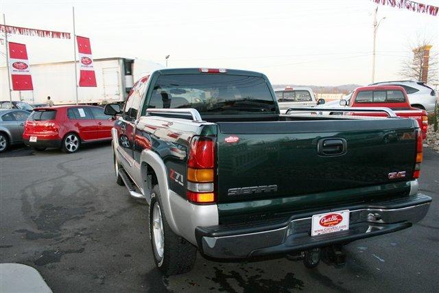 GMC Sierra 2005 photo 1