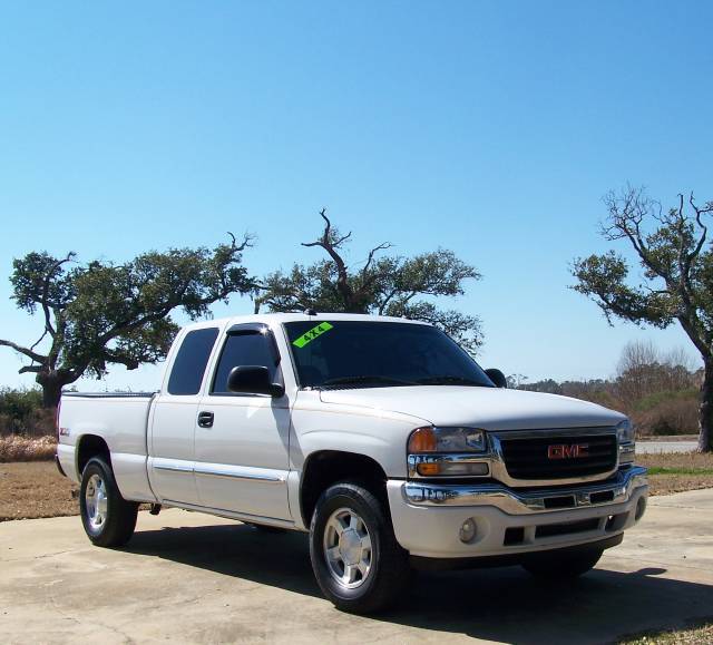 GMC Sierra 2005 photo 2