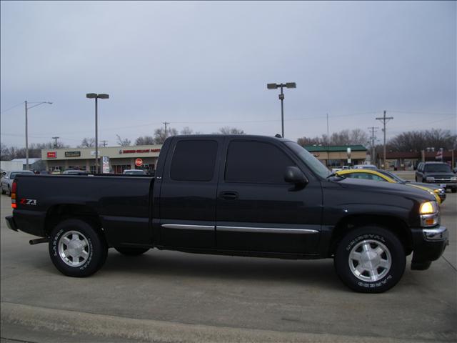 GMC Sierra 2005 photo 2