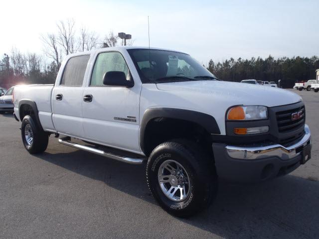 GMC Sierra 2005 photo 2
