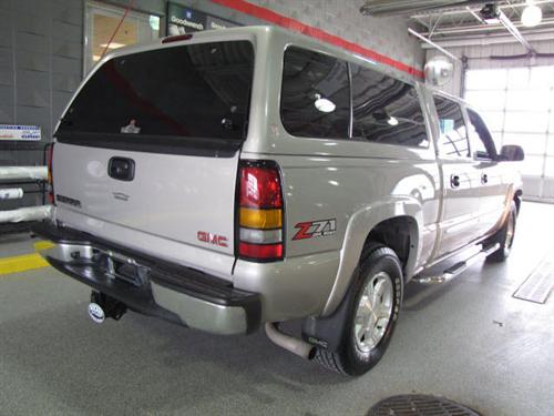 GMC Sierra 2005 photo 2