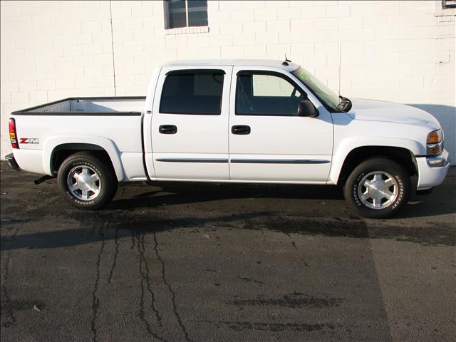 GMC Sierra 2005 photo 2