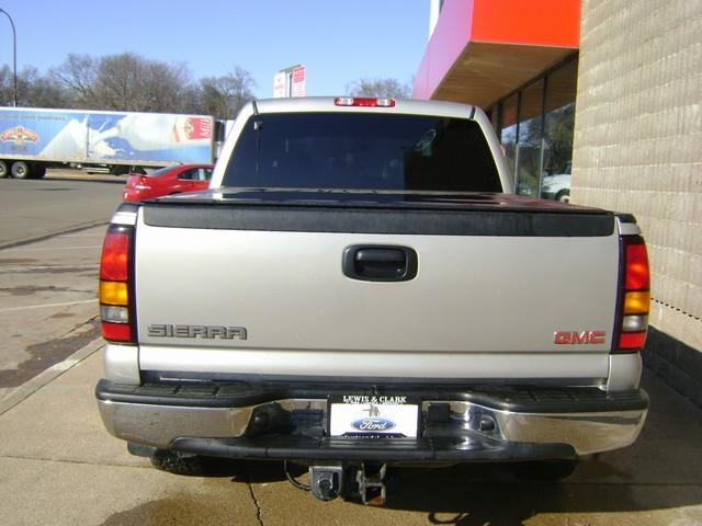 GMC Sierra 2005 photo 1