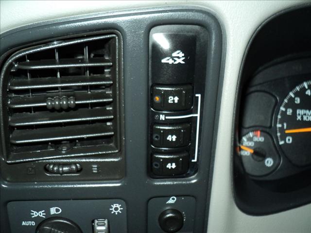 GMC Sierra 2005 photo 2