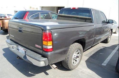 GMC Sierra 2005 photo 2