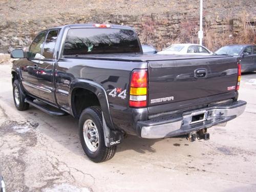 GMC Sierra 2005 photo 2