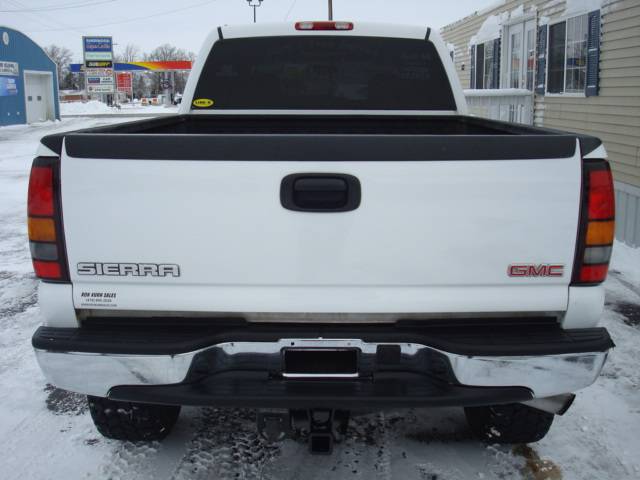 GMC Sierra 2005 photo 2