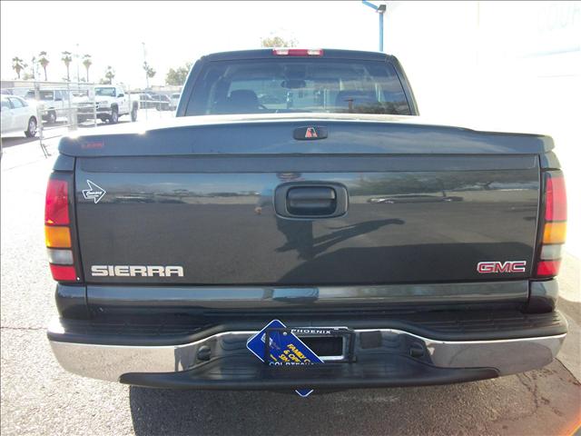 GMC Sierra 2005 photo 2