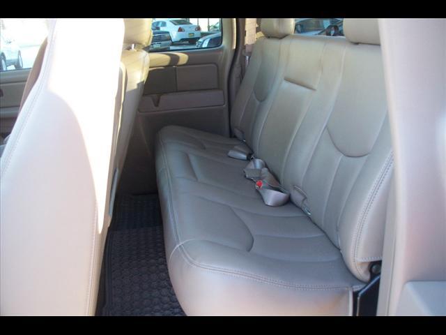 GMC Sierra 2005 photo 2