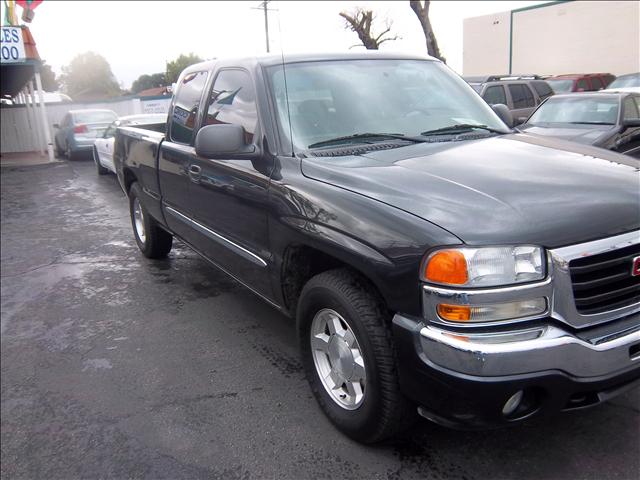 GMC Sierra 2005 photo 2