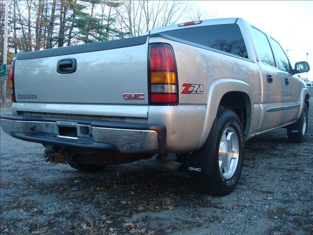 GMC Sierra 2005 photo 1