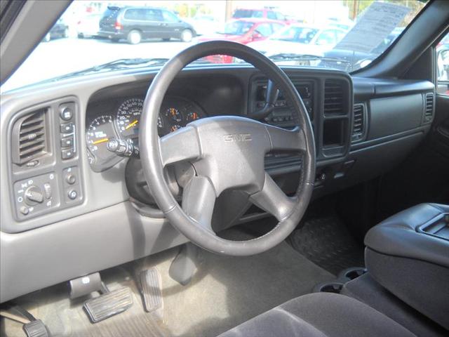 GMC Sierra 2005 photo 2