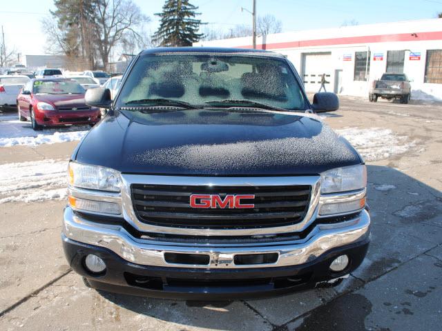 GMC Sierra 2005 photo 2