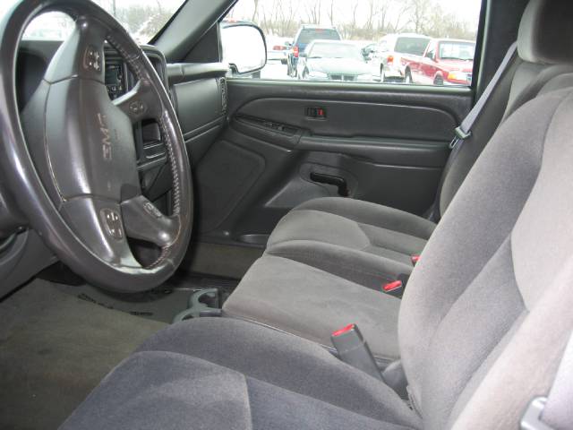 GMC Sierra 2005 photo 2