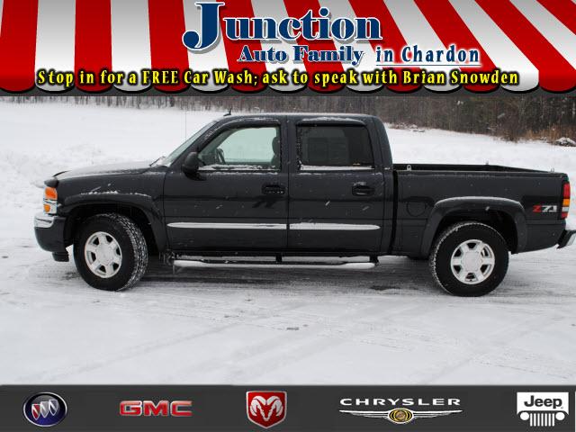 GMC Sierra 2005 photo 2