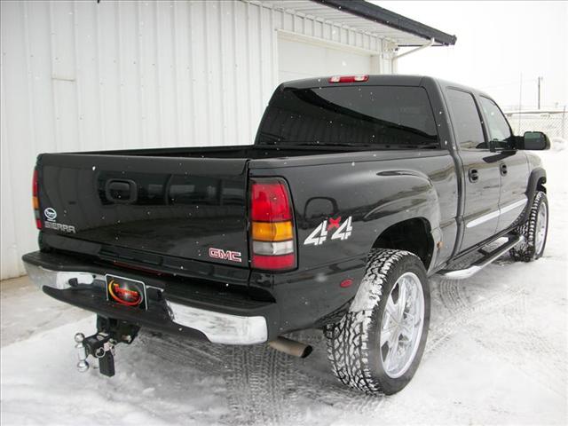 GMC Sierra 2005 photo 2