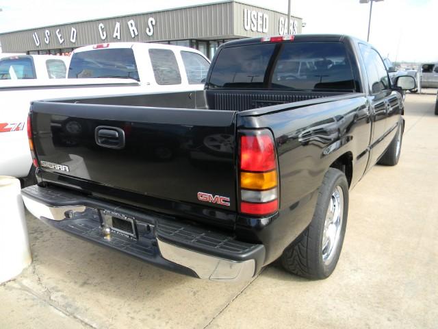 GMC Sierra 2005 photo 2