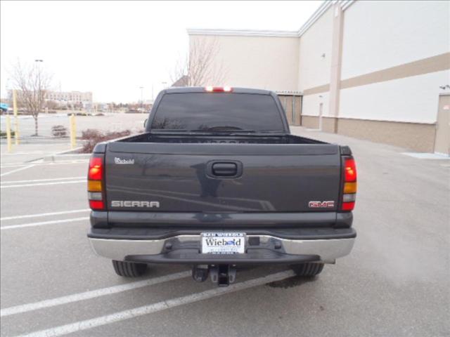 GMC Sierra 2005 photo 2