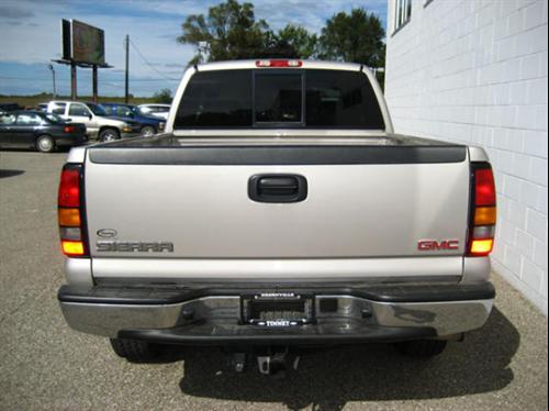 GMC Sierra 2005 photo 2