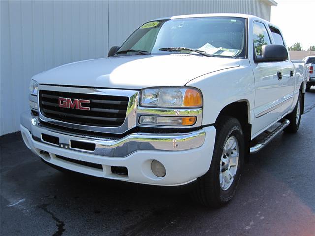 GMC Sierra 2005 photo 1