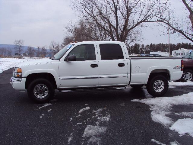 GMC Sierra 2005 photo 2