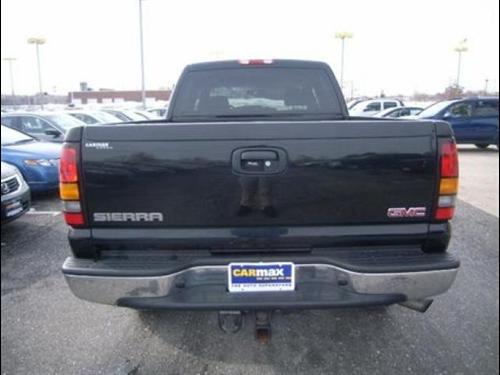 GMC Sierra 2005 photo 2